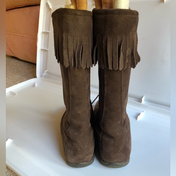 Suede L.L.Bean brown moccasin boots. Lace up, side zipper, warm lining. Size 9.5 - Picture 2 of 7